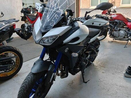 2015 Yamaha MT-09 Tracer (FJ-09), серебристый, 640000 рублей, вид 3