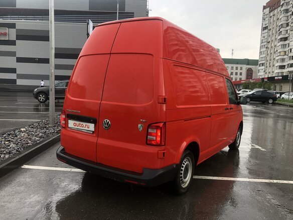 2016 Volkswagen Transporter, красный - вид 2
