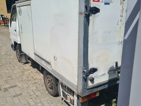 1999 Toyota Dyna, белый, 580000 рублей, вид 2