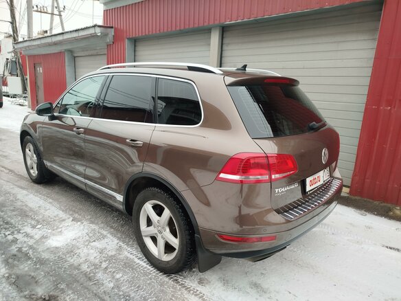 2012 Volkswagen Touareg II, коричневый, 1600000 рублей - вид 5