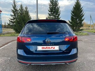 2020 Volkswagen Passat Alltrack B8 Рестайлинг, синий, 3500000 рублей, вид 4
