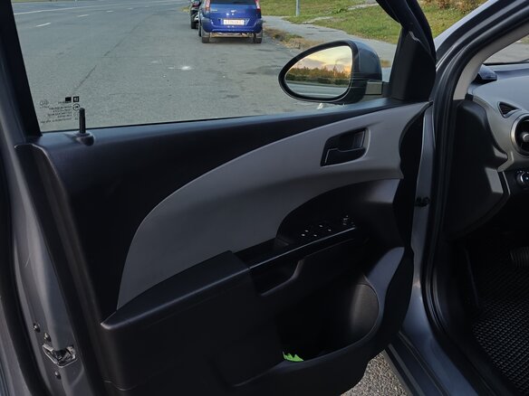 2013 Chevrolet Aveo II, серый, 700000 рублей - вид 15