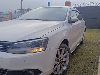 2011 Volkswagen Jetta VI, белый, 990000 рублей, вид 2