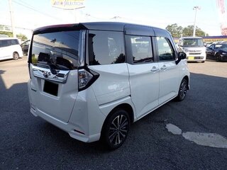 2023 Toyota Roomy I Рестайлинг, белый, 930000 рублей, вид 5