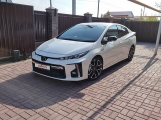 2018 Toyota Prius IV Рестайлинг (XW50), белый, 2300000 рублей, вид 4