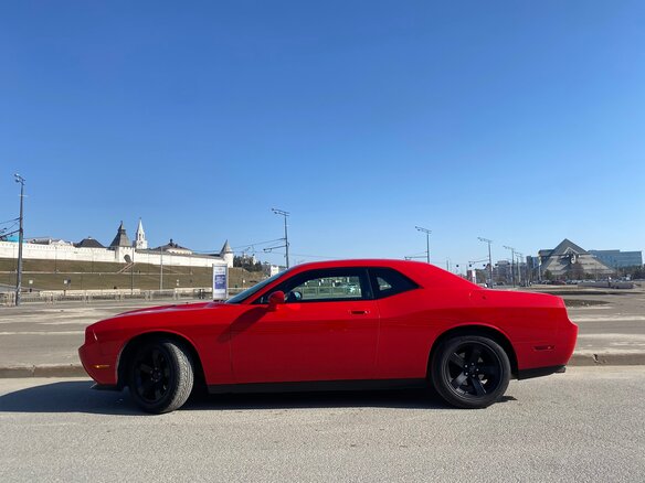 2009 Dodge Challenger III, красный - вид 7