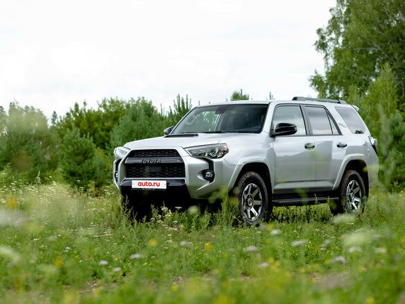 2022 Toyota 4Runner V Рестайлинг, серебристый, 8590000 рублей - вид 3