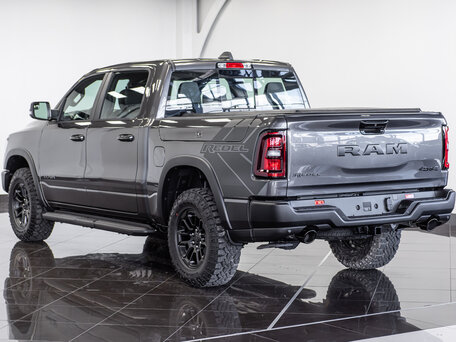 2025 Ram 1500 Crew Cab V Рестайлинг, серый, 8590000 рублей, вид 5