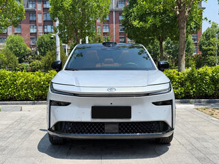 2026 Toyota bZ3X 58.3 kWh, серебристый, 2690000 рублей, вид 3