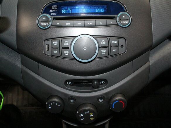 2013 Chevrolet Spark III, зелёный - вид 13
