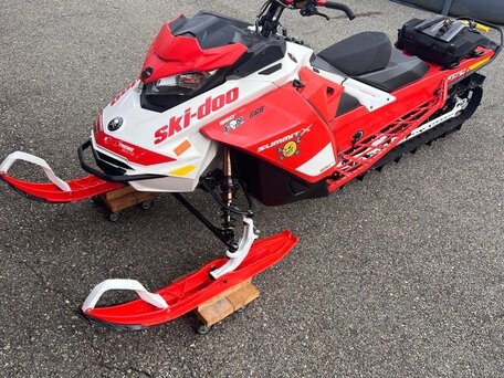 2019 BRP Ski-Doo Summit 850, красный, 1290000 рублей, вид 1