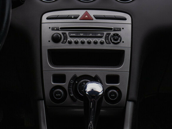 2009 Peugeot 308 I, белый - вид 13