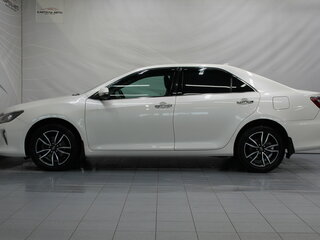 2017 Toyota Camry VII (XV50) Рестайлинг 2, белый, 1909000 рублей, вид 2