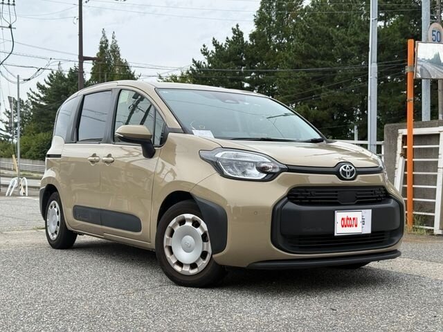 Открыть фотографии: Toyota Sienta III