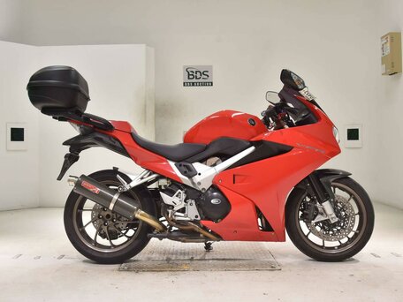 2015 Honda VFR 800, красный, 745000 рублей, вид 2