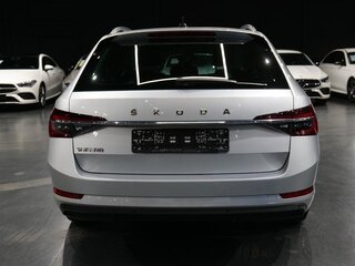 2022 Skoda Superb III Рестайлинг, серебристый, 3400004 рублей, вид 4