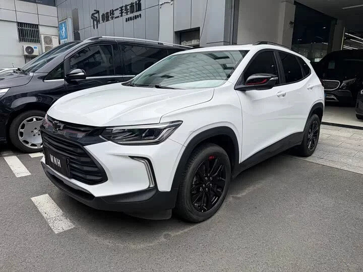 Открыть фотографии: Chevrolet Tracker IV