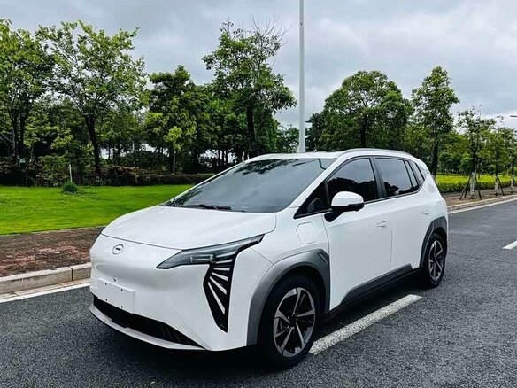 2025 Aion Y Plus 51.9 kWh, белый
