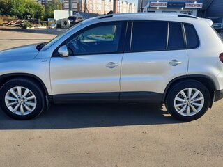 2016 Volkswagen Tiguan I Рестайлинг, серебристый, 1720000 рублей, вид 4