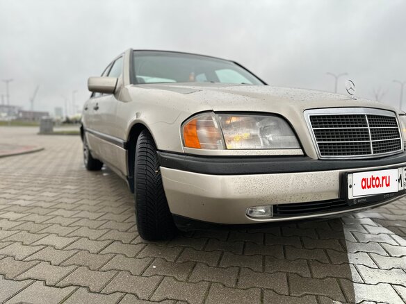 1994 Mercedes-Benz C-Класс 200 I (W202), золотистый - вид 1