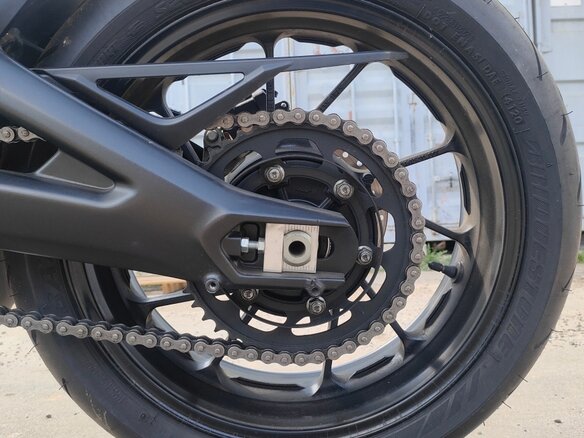 2021 Yamaha XSR900, серебристый, 969000 рублей - вид 9