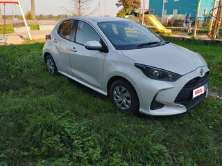 2020 Toyota Yaris IV, белый, 1250000 рублей, вид 2