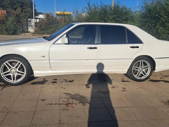 1995 Mercedes-Benz S-Класс 320 Long III (W140) Рестайлинг, белый, 1100000 рублей - вид 4