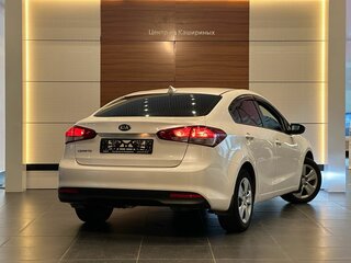 2019 Kia Cerato III Рестайлинг (Classic), белый, 1449900 рублей, вид 4