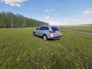 2015 Mitsubishi Outlander III Рестайлинг, серебристый, 1800000 рублей, вид 4