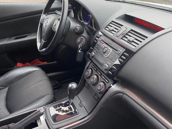 2011 Mazda 6 II (GH) Рестайлинг, белый, 1200000 рублей - вид 12