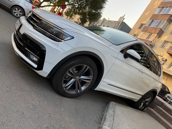 2018 Volkswagen Tiguan II, белый, 2980000 рублей - вид 2
