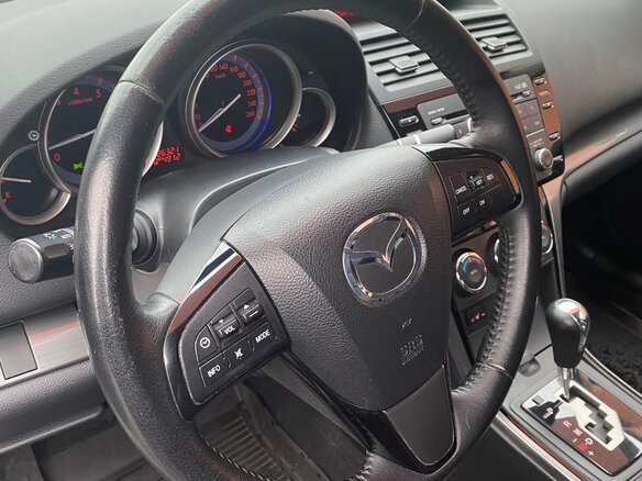 2011 Mazda 6 II (GH) Рестайлинг, белый, 1200000 рублей - вид 17