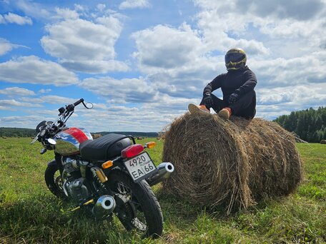 2024 Royal Enfield Interceptor 650, серебристый, 590000 рублей, вид 1