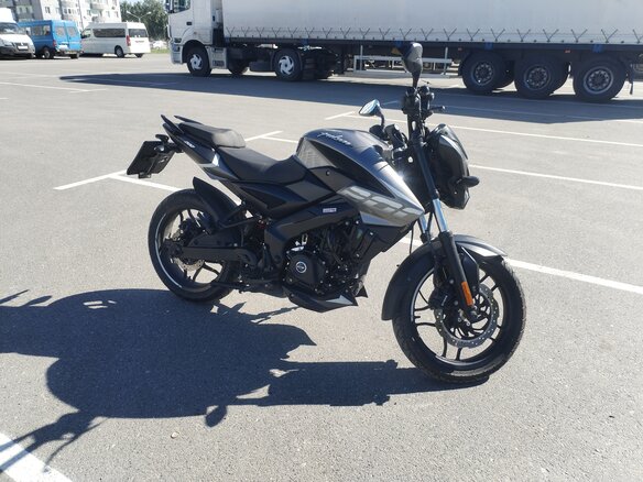 2022 Bajaj Pulsar NS 200, серый, 235000 рублей - вид 2