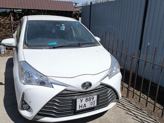 2018 Toyota Vitz III (XP130) Рестайлинг, белый, 850000 рублей, вид 1