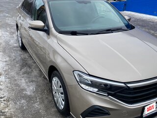 2020 Volkswagen Polo VI, бежевый, 1650000 рублей, вид 2