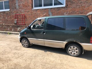 1997 Nissan Serena I (C23), зелёный, 180000 рублей, вид 2