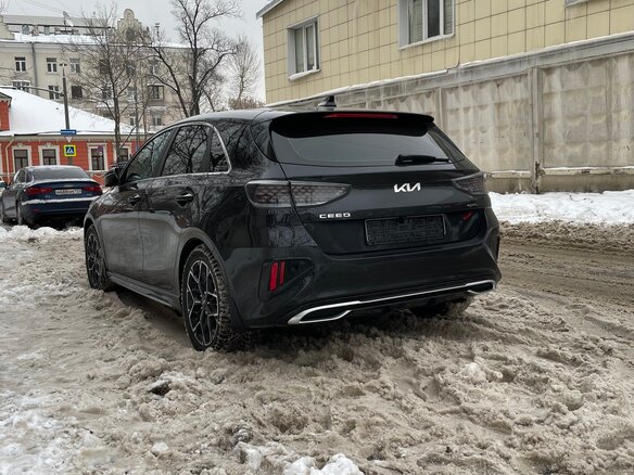 2021 Kia Ceed III Рестайлинг, чёрный, 2400000 рублей - вид 3