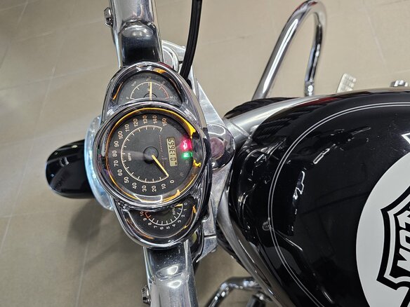 2006 Harley-Davidson V-Rod, чёрный, 880000 рублей - вид 3