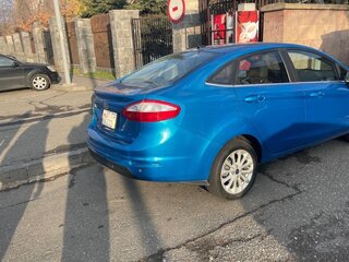 2017 Ford Fiesta Mk6 Рестайлинг, синий, 830000 рублей, вид 3