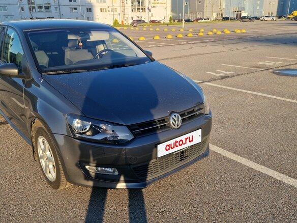 2010 Volkswagen Polo V, серый, 630000 рублей - вид 2