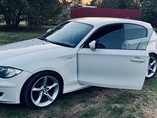 2010 BMW 1 серии 116i I (E81/E82/E87/E88) Рестайлинг, белый, 1300000 рублей, вид 1