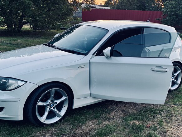 2010 BMW 1 серии 116i I (E81/E82/E87/E88) Рестайлинг, белый, 1300000 рублей