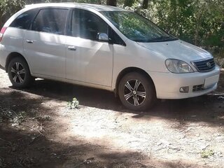 2001 Toyota Nadia, белый, 530000 рублей, вид 2