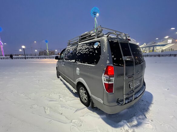 2011 Hyundai H-1 II, серебристый - вид 4