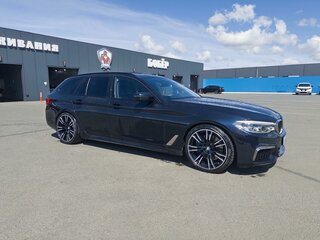 2019 BMW 5 серии 540d xDrive VII (G30/G31/G38), чёрный, 4400000 рублей, вид 3