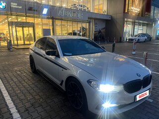 2017 BMW 5 серии 520i VII (G30/G31/G38), белый, 2399000 рублей, вид 4