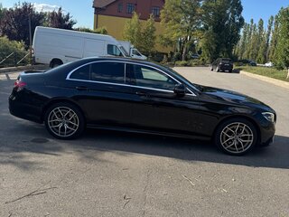 2020 Mercedes-Benz E-Класс 220 d V (W213, S213, C238) Рестайлинг, чёрный, 4200000 рублей, вид 4