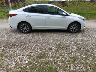 2017 Hyundai Solaris II, белый, 1390000 рублей, вид 2