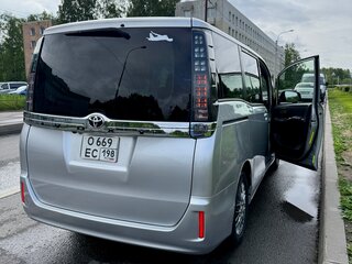 2016 Toyota Voxy III (R80), серый, 1700000 рублей, вид 5
